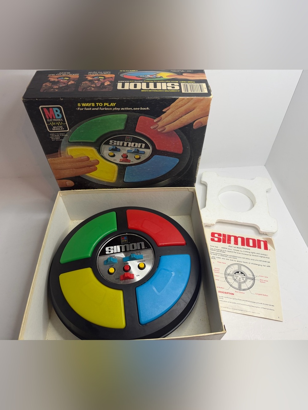 Milton Bradley SIMON Electronic Game - Complete In Box, Tested & Works! 1978